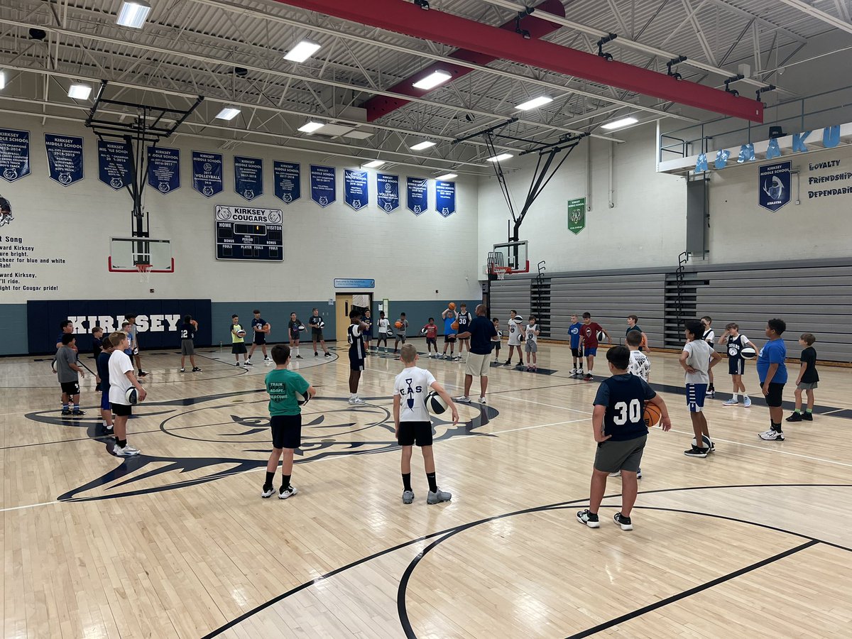 KirkseyBBB's tweet photo. Future Kirksey Cougars putting in some quality gym time this week. Great two days of work! https://t.co/Igfacc9wFH