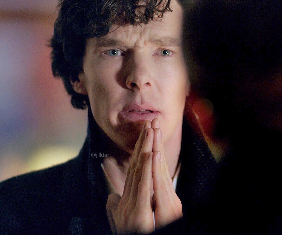 JilldarB's tweet photo. Points: puppy eyes 🥺 long slim fingers ❤️‍🔥 gorgeous profile 🌹and his iconic Sherlock curls🥰
#BenedictCumberbatch as #Sherlock https://t.co/nURgU51f6S