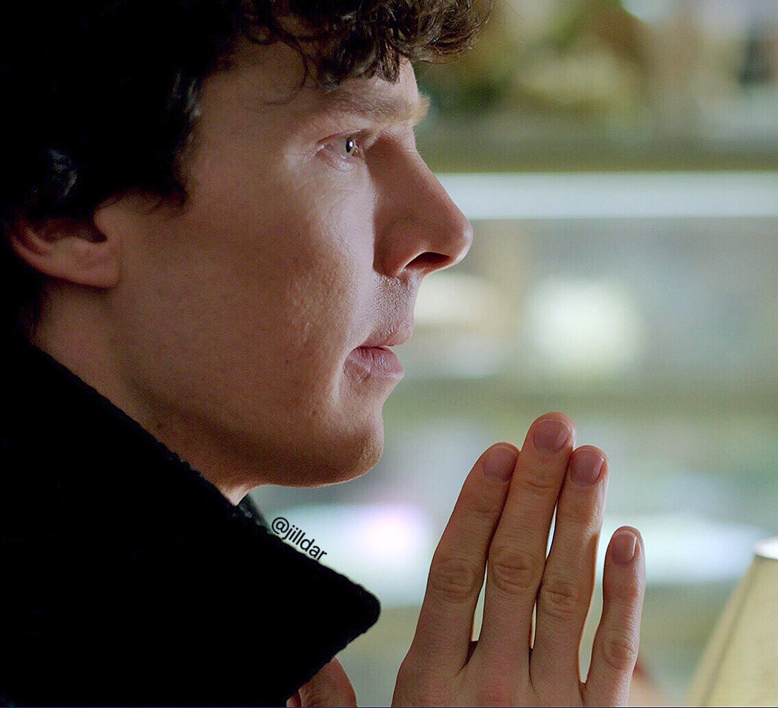 Points: puppy eyes 🥺 long slim fingers ❤️‍🔥 gorgeous profile 🌹and his iconic Sherlock curls🥰
#BenedictCumberbatch as #Sherlock
