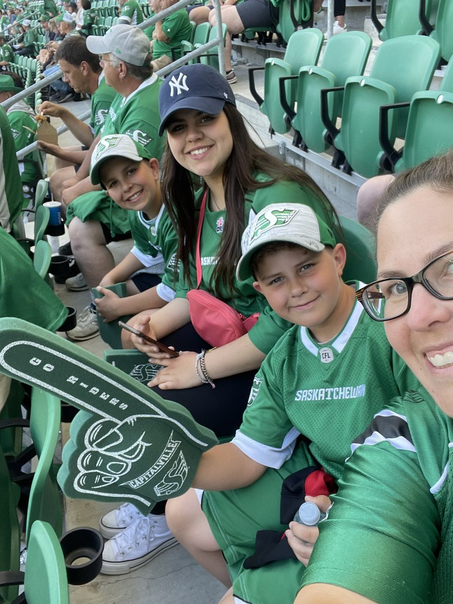 We are BACK and ready!! Go Riders Go! #RIDERSlive #homeopener #gameday @sskroughriders