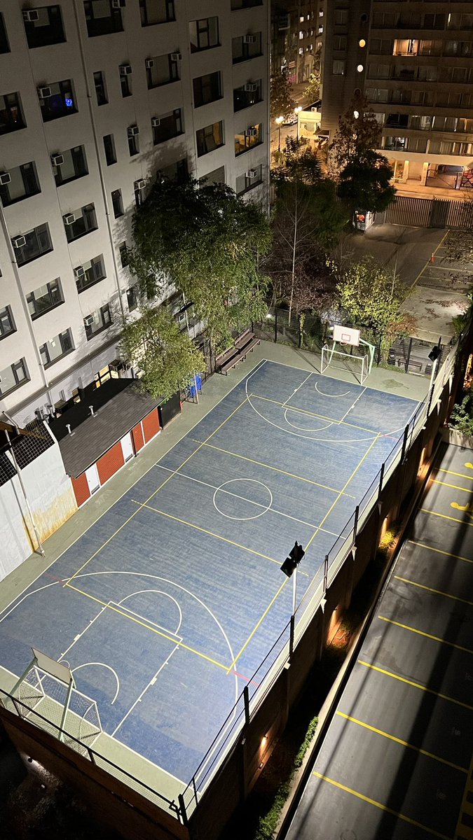 mathefa's tweet photo. @PrevencionISL @Muni_Stgo buenas noches por favor se agradece apagar las luces de este recinto todos los días las 24 hrs encendidas sin uso de las instalaciones molesta a los vecinos https://t.co/wn7G99fcPL