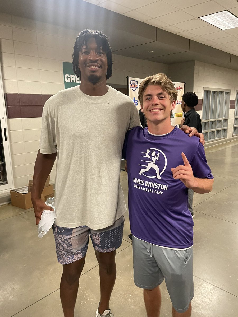 SyxNoah1's tweet photo. @Jaboowins Leader ship is influence.

Thank you to @Jaboowins for the mighty speech this helped me learn how to be an even better leader and person pray that this helped everybody get closer to God and to become a better leader To.@MDFNATION @antonorwins @Jpw2026 @TreySanders2026 https://t.co/CwVPFMyhmp