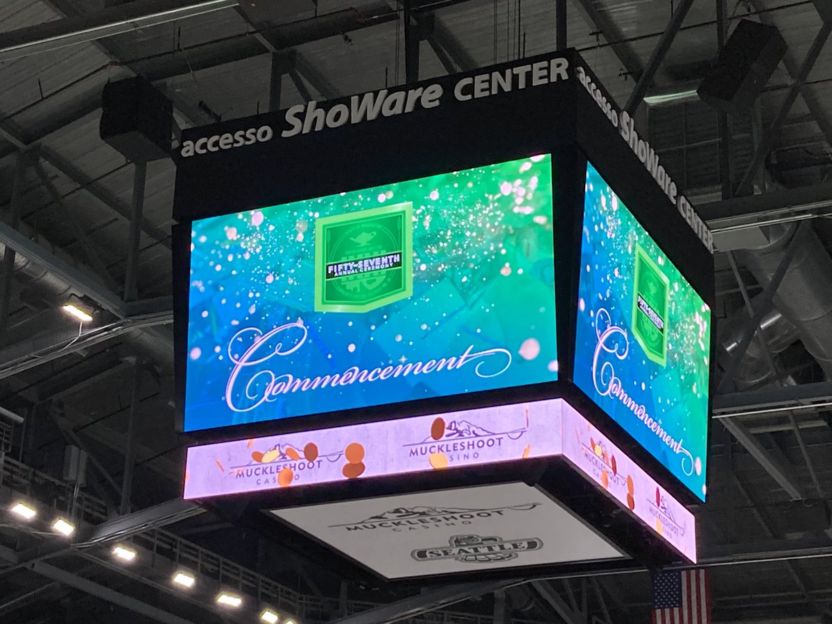 GRCPresJohnson's tweet image. Celebrating Green River College commencement today!  Well done, Gators!! Go out into the world knowing you will have extraordinary lives! 
#GreenRiverCollege
#GoGators!! 🐊