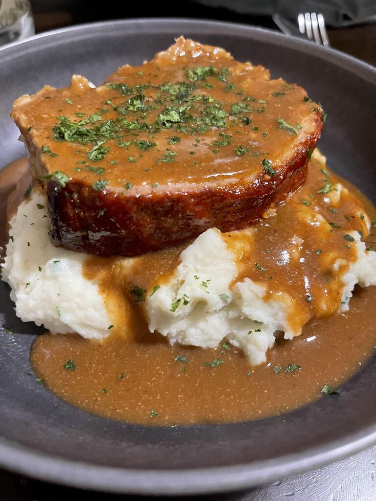 [Homemade] Meatloaf and Mashed Potatoes with Gravy
homecookingvsfastfood.com
#homecooking #food #recipes #foodpic #foodie #foodlover #cooking #homecookingvsfastfood
