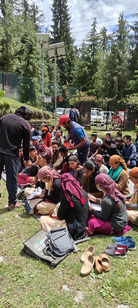 DDMAKullu's tweet image. 5-Day Training Prog. was inaugurated on SAR &amp;amp; Medical First Aid. Program targets PRIs Members, Mahila/Yuvak Mandals, NGOs &amp;amp; local volunteers near Jalori Pass. Over 100 participants are taking part, receiving training from @abvimasofficial  #CommunityTraining #SafetyFirst @HPSDMA