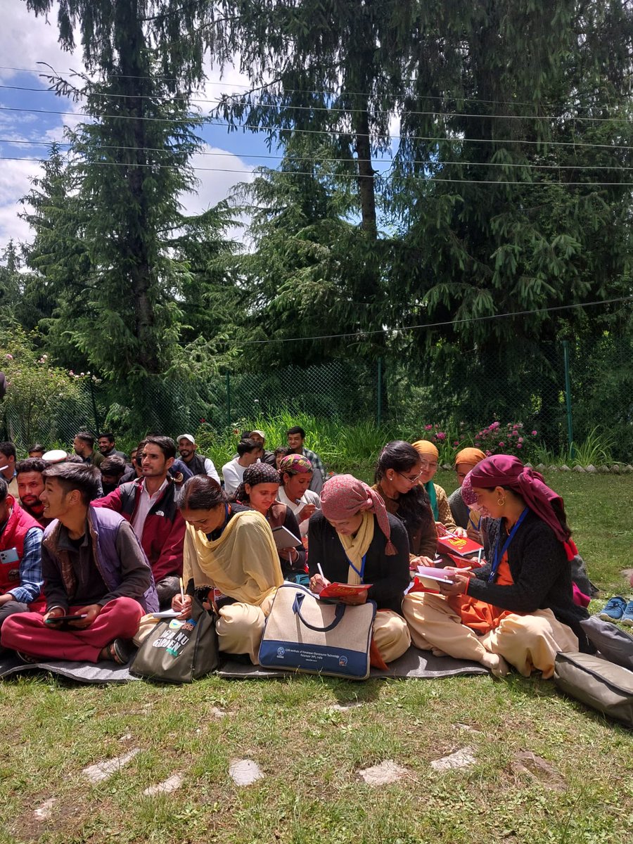 DDMAKullu's tweet image. 5-Day Training Prog. was inaugurated on SAR &amp;amp; Medical First Aid. Program targets PRIs Members, Mahila/Yuvak Mandals, NGOs &amp;amp; local volunteers near Jalori Pass. Over 100 participants are taking part, receiving training from @abvimasofficial  #CommunityTraining #SafetyFirst @HPSDMA