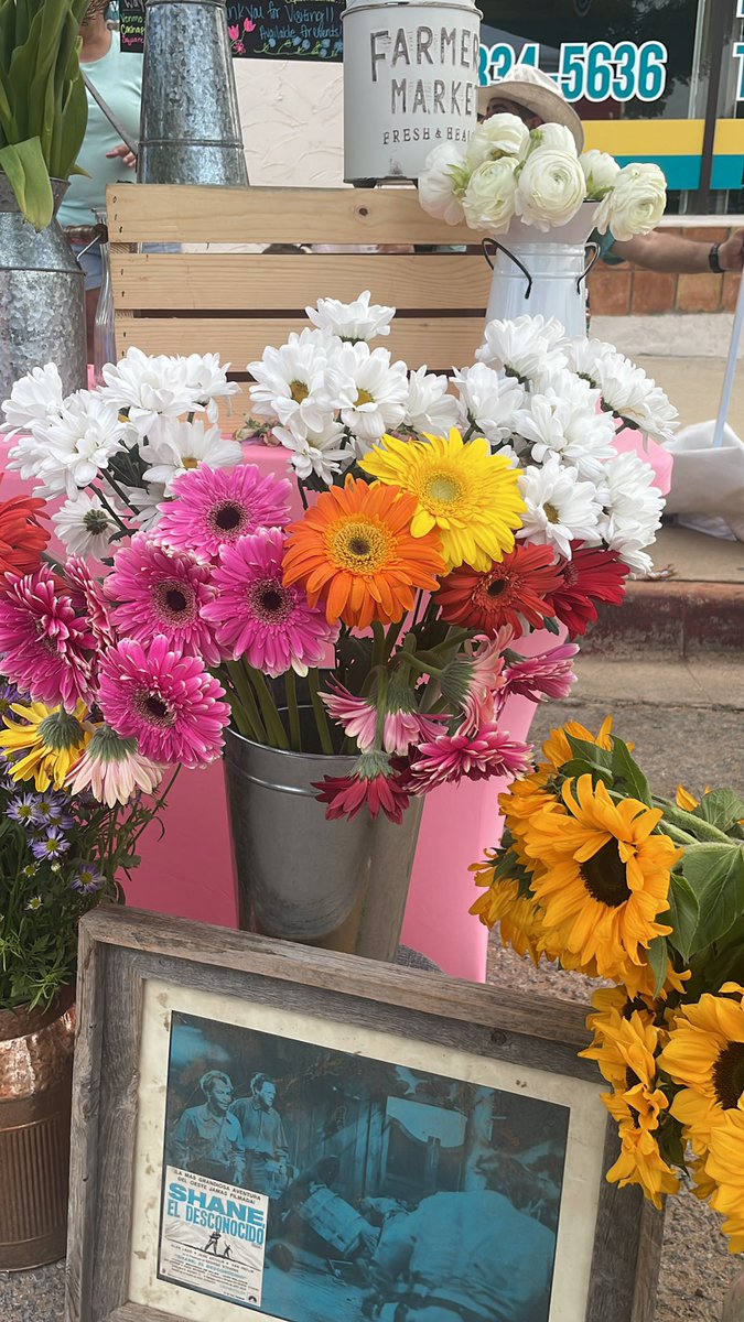 sheswinning365's tweet photo. Supporting my friend’s pop up flower bar✨🫶 #SplitRein 🌷🌹🪻🌻🌺🌸🌼🌻 https://t.co/mRRFzgOzgj