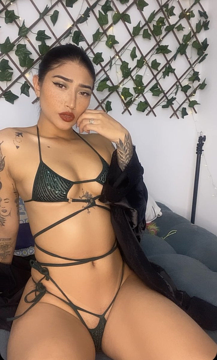 EMILYHADID2's tweet photo. esta hermosa chica se esta preparando para el fin de semana 
atentos a mi pagina  azul 😈
https://t.co/05ARAVgXwN
#onlyfans #onlyfansgirl #sexy #hot #horny #pussy #porn #onlyfansgirl #onlyfans_girl #onlyfanslatinas #latina https://t.co/OfPOcWyf6e