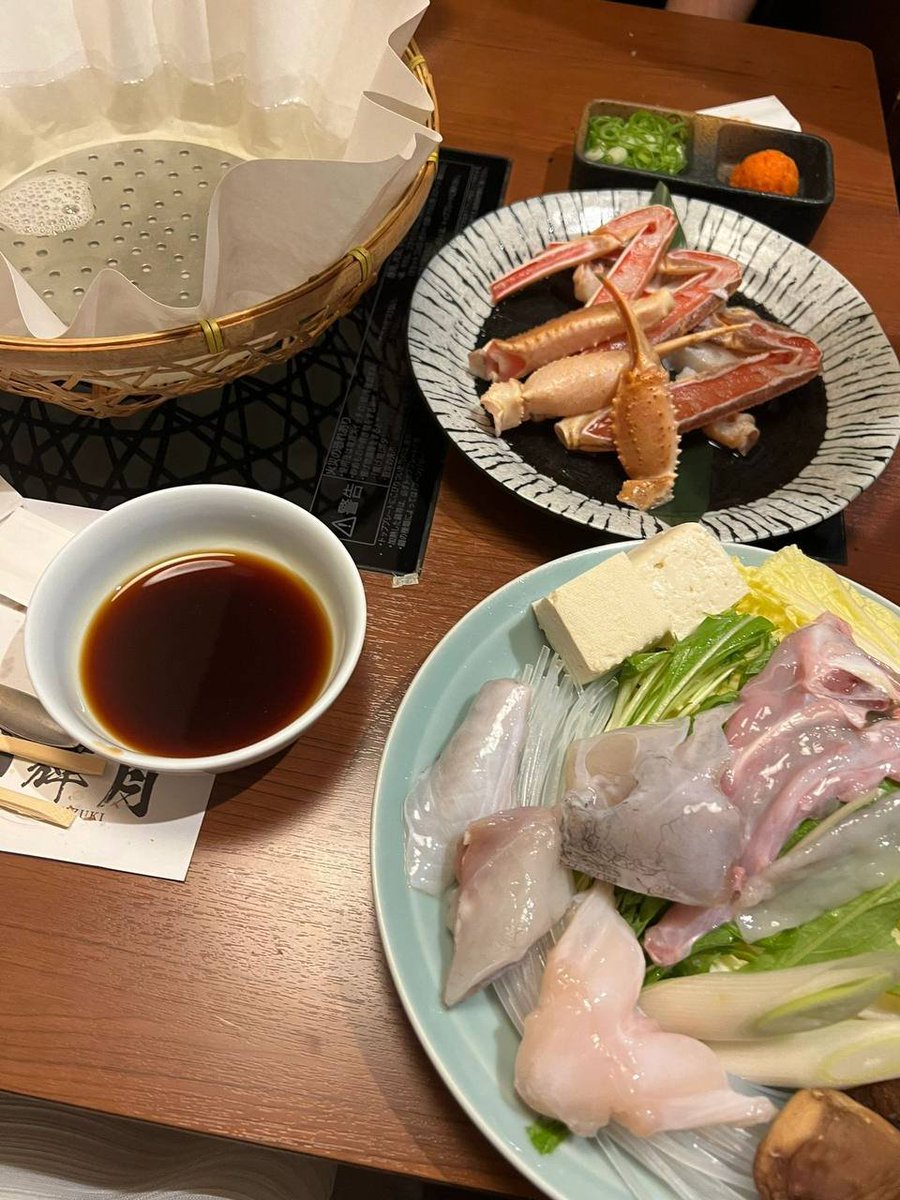 Lychee_Liu199's tweet photo. A family meal is a precious time to enjoy delicious food, share stories, and strengthen bonds within the family. #seafoodlover #oceanflavors #freshcatch #shellfish #sushirolls #crabfeast #shrimpscampi #lobstergram #octopusdish #clamchowder https://t.co/cBxw1I4YnU