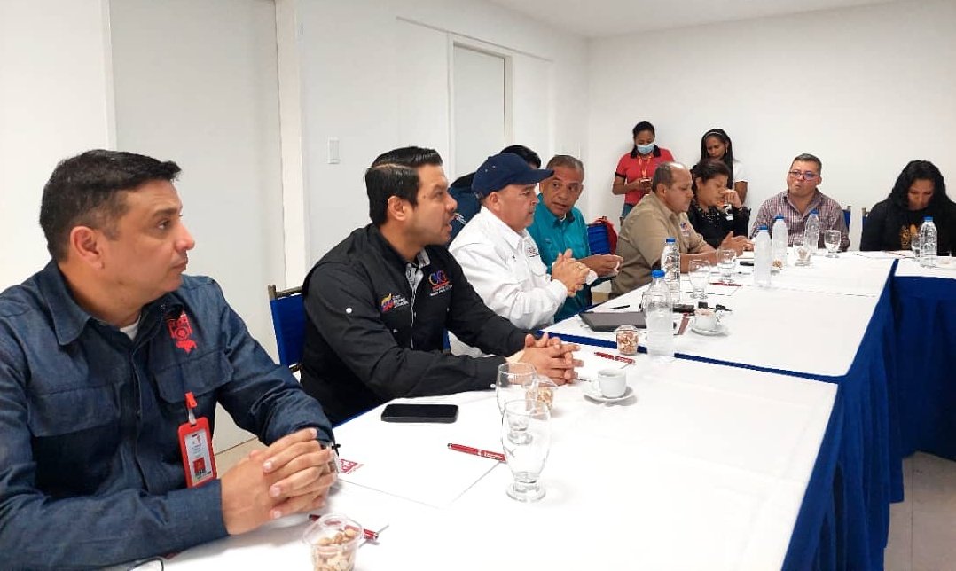 Cerramos la semana con una buena jornada de trabajo con el Estado Mayor de la Clase Obrera de Bolívar, el Gobernador <a href="/amarcanopsuv/">Ángel Marcano</a>, autoridades de la Junta de la CVG <a href="/Hectorsilvavzla/">Hector Silva</a> y <a href="/alexroca1/">Alexis Rodriguez C.</a>, revisando temas relativos a la atención de l@s trabajador@s.

#NoMásAgresiónYankee
