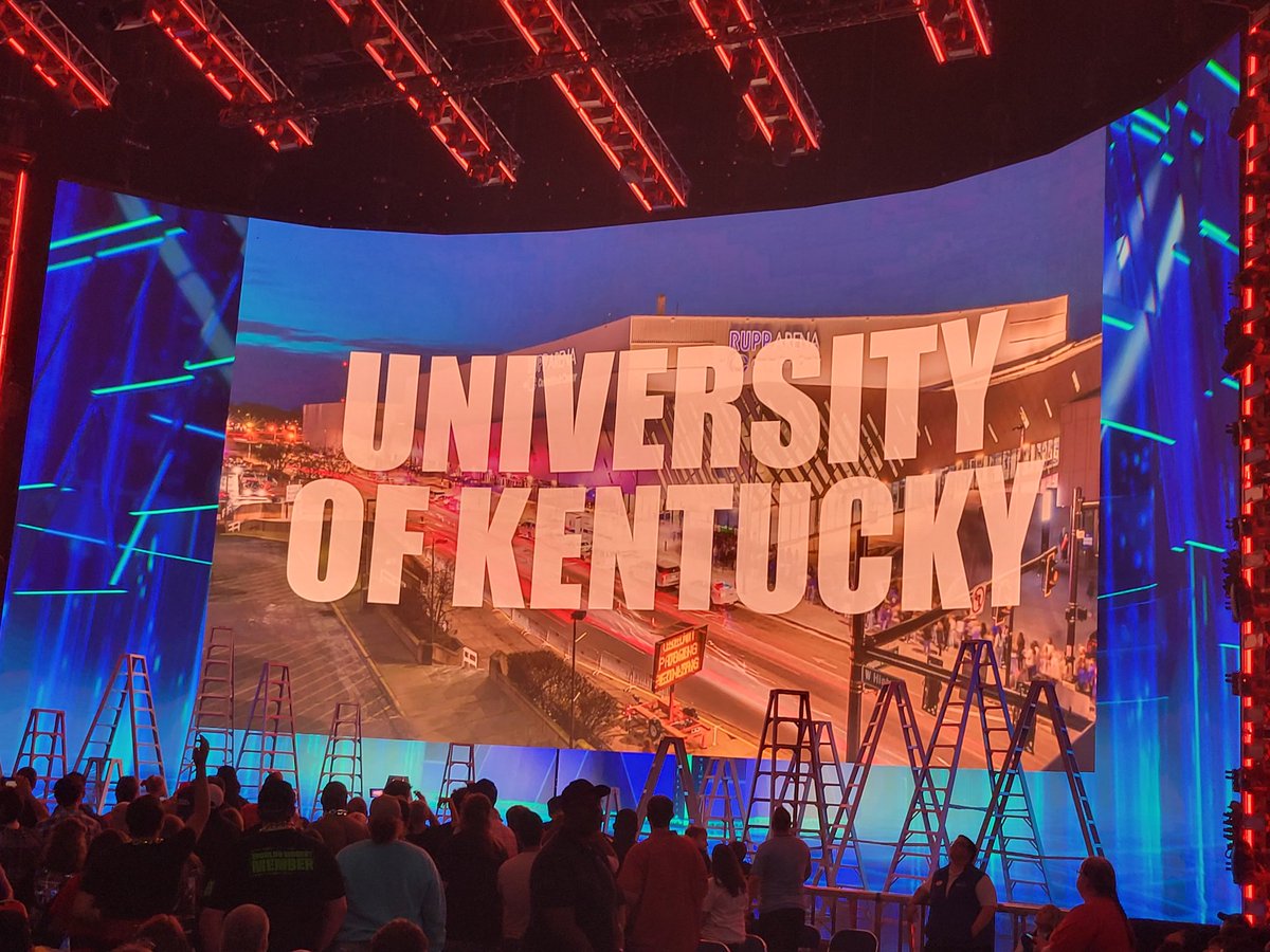 Now that looks cool!  #BBN #WeAreUK #Smackdown