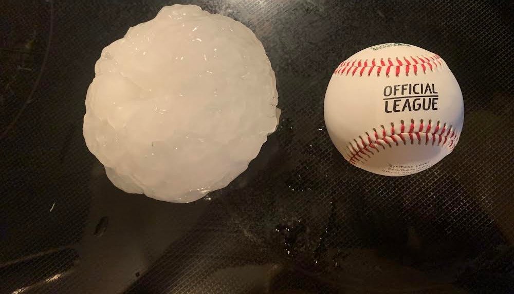 matt_laubhan's tweet photo. Another 4.5"+ hailstone from near the CAFB north of Columbus. Sent in by Curt/Cindy #mswx @WTVAWeather @NWSJacksonMS https://t.co/Z5WEgRBi44