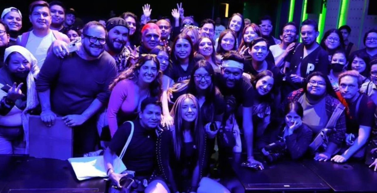 LolaIndigoMx's tweet photo. Nuestra familia ha crecido, y nuestro ha emprendido vuelo, Lola, hermana, ya eres mexicana, te amamos, vamos por ese gran concierto, ese evento, eso que tanto anhelamos, y hoy te podemos decir, la niña SI BAILARA EN MEXICO, #LOLAMX @lolaindigomusic 💚✨ https://t.co/QYs5T1GylX