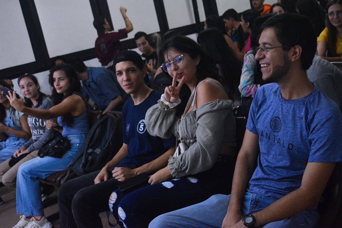 RodolfoParedesL's tweet photo. ¡Gracias, NURR! 🙌🏾
Divertido Show de Stand Up Comedy en la sala de cine José Ignacio Cabrujas del NURR
Desde el @cenurrula llevamos #HumorConProposito a la universidad más importante del estado Trujillo y compartimos con estudiantes de distintas carreras. https://t.co/95ISwTzSar