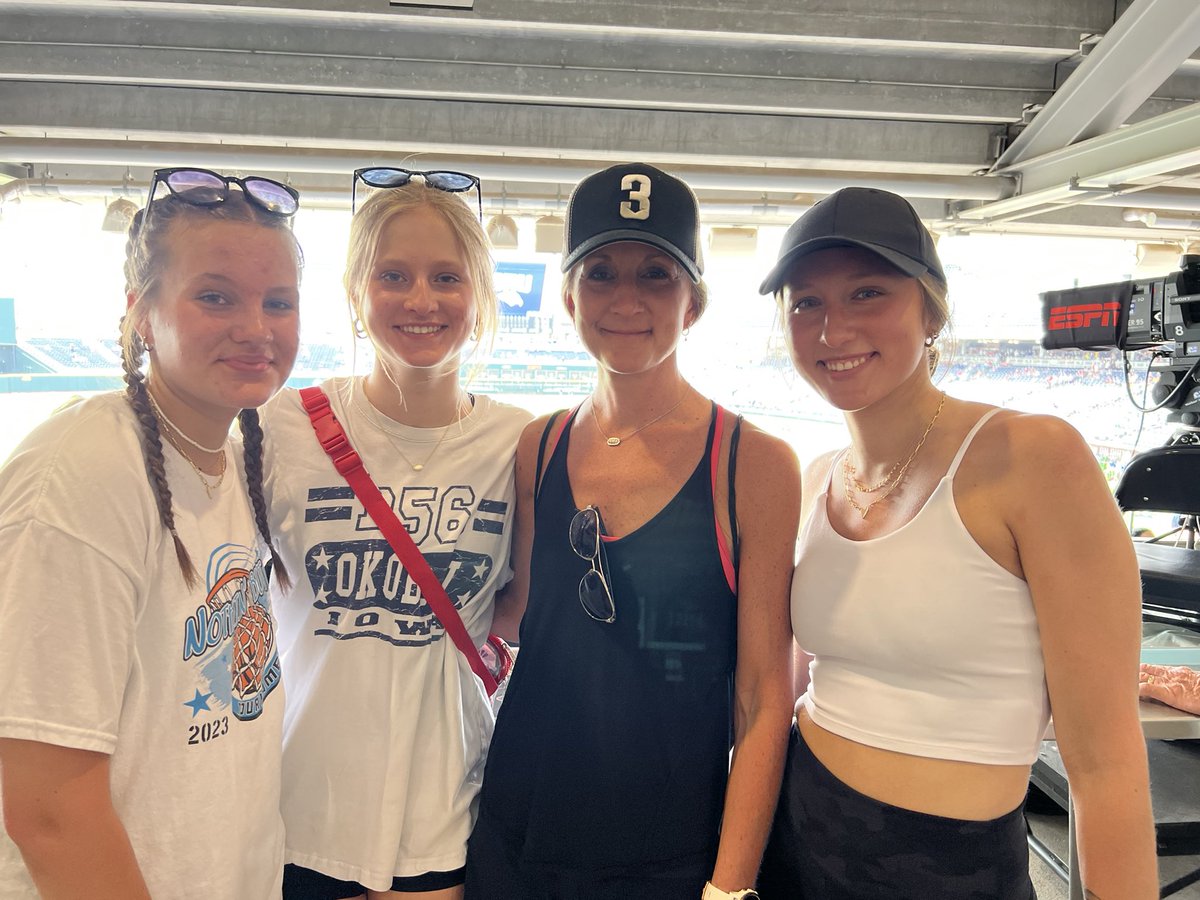 rabellinghausen's tweet photo. Game 1 CWS 2023 ⚾️ … a great game with the best crew! 💕#CWS #familyfun https://t.co/LVQvAnc2MU