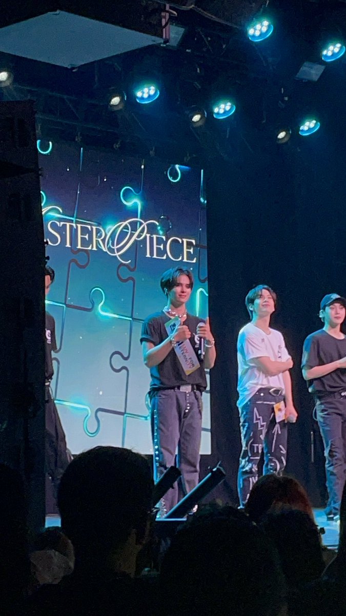 Sselm303's tweet photo. Serim with the banner 🥲 @3030degrees 

#CRAVITY #크래비티 #CRAVITYinUSA
#CRAVITYinNY #CRAVITY_1ST_WORLD_TOUR https://t.co/8C4fE91beH