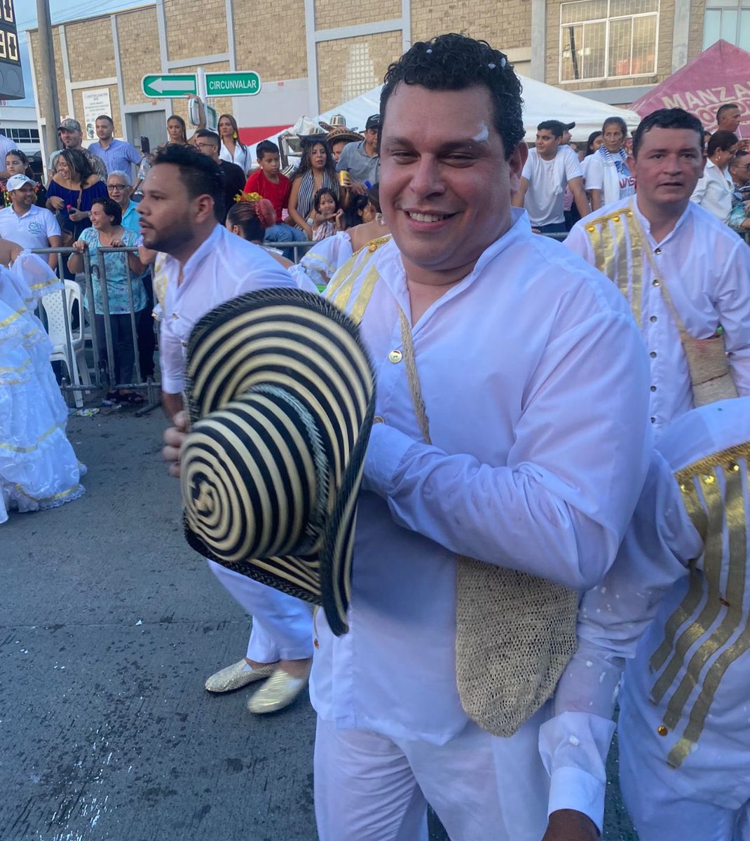 JoseRLarrarteG's tweet photo. 🔴#Elecciones2023🔴
El sentir a viva voz las tradiciones culturales del pueblo que te respalda es honorífico y gratificante.
Por eso, el diputado de Córdoba Fabián Lora Méndez como Presidente de la Duma participó de la Gran Parada Folclórica.
Por eso, seguirá #DandoLora ✅ https://t.co/KmiM8bc3YN
