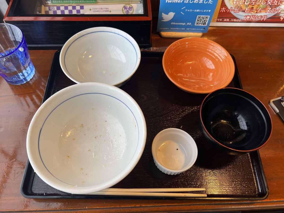 797binbo's tweet photo. 三郷駅前 #misato #saitama
キッチンBUSSTOP 2号店 #kitchen_busstop
ノーマル唐揚げ丼 ご飯小
ここは異世界、RPGのラスボスのような4つの唐揚げ。反面、塩気低く食べやすく鶏肉の旨味を楽しめる逸品。特に皮がパリサクで美味しい。
#ランチ #昼飯 #setmeal #toofull #fried_boneless_chicken_thigh https://t.co/uF8lr95jMf