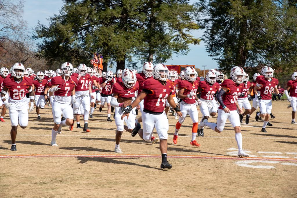 #AGTG I’m so blessed and thankful to receive an offer from @MCScotsFootball thank you!! @CoachOyarzun #Blessed #GoScots @CHSDragonsFB