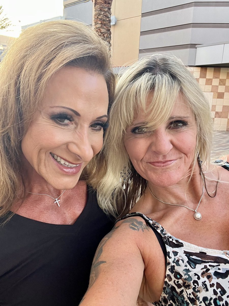 Out to dinner with my bestie @bodyfitnessbyloretta .. we couldn’t decide which selfie to use, so I posted all of them !  @jeanniepaparone @jeanniesmuffinshop @grapestreetwinebar #personaltrainer #ifbbpro #winebar #girlsnightout #lasvegas #goodtimes😊 #fitover50