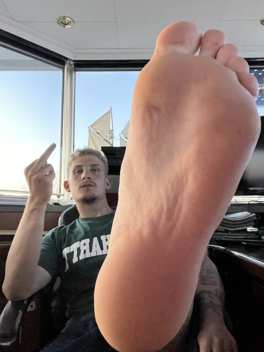youngfeetcz's tweet photo. Its weekend, ALPHAS have freetime, fags fags go down and work on our feet! Do waste time and start your work! 🔥😈 more photos and videos on my Of. https://t.co/Ar9KS04P5l