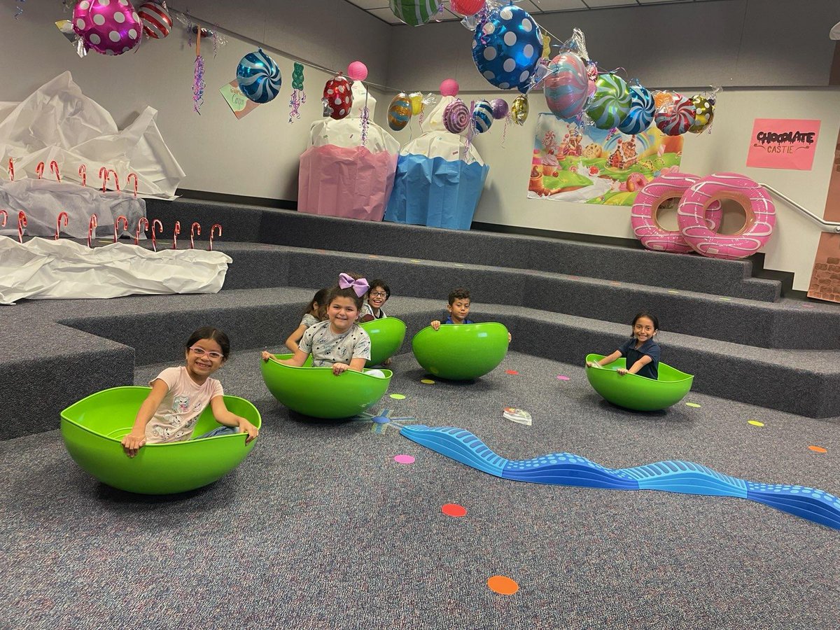 MsSandtotheoval's tweet image. Welcome to the land where learning is sweet 🍬🍭🍫 Ms.Lawrey and Ms.Hernandez sure out did themselves 🤩🤩💖💖💖 @ajbushelem @bush_library  #learningissweet #bobcatsstilllearning