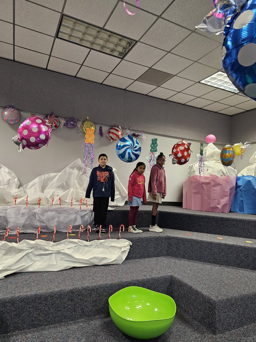 MsSandtotheoval's tweet image. Welcome to the land where learning is sweet 🍬🍭🍫 Ms.Lawrey and Ms.Hernandez sure out did themselves 🤩🤩💖💖💖 @ajbushelem @bush_library  #learningissweet #bobcatsstilllearning