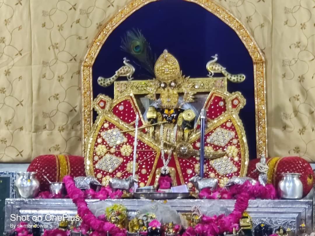 HarshNigam2's tweet photo. 2/2
भावार्थ:
कड़वे, खट्टे, लवणयुक्त, और अति गरम, तथा तीक्ष्ण, रूखे, और दाहकारक एवं दुःख, चिन्ता और रोगों को उत्पन्न करने वाले आहार अर्थात्‌ भोजन करने के पदार्थ राजस पुरुष को प्रिय होते हैं।।
श्रीमद्भगवद्गीता
अध्याय 17
श्लोक 9 https://t.co/HJfOBk1FKl