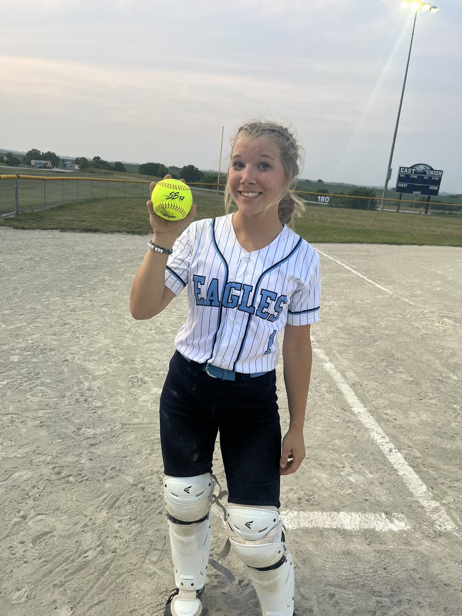 🎉HOMERUN🎉

Freshman <a href="/ssidneystaver/">Sidney Staver</a> 1st career bomb!💣 

#WhoHomered <a href="/d2mart/">Derek Martin</a>