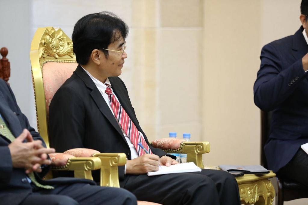 HKroeun's tweet photo. Mr. Shawn Baker, Chief Program Offer, Helen Keller Intl had a productive meeting with HE Deputy Prime Minister. https://t.co/6bKC948DiX