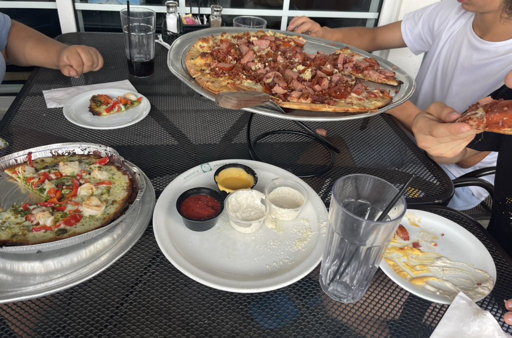 Family walk to <a href="/puccinis_pizza/">Puccini's Pizza Pasta</a>‼️‼️‼️
One of my absolute favorite pizza places. #BushTribe