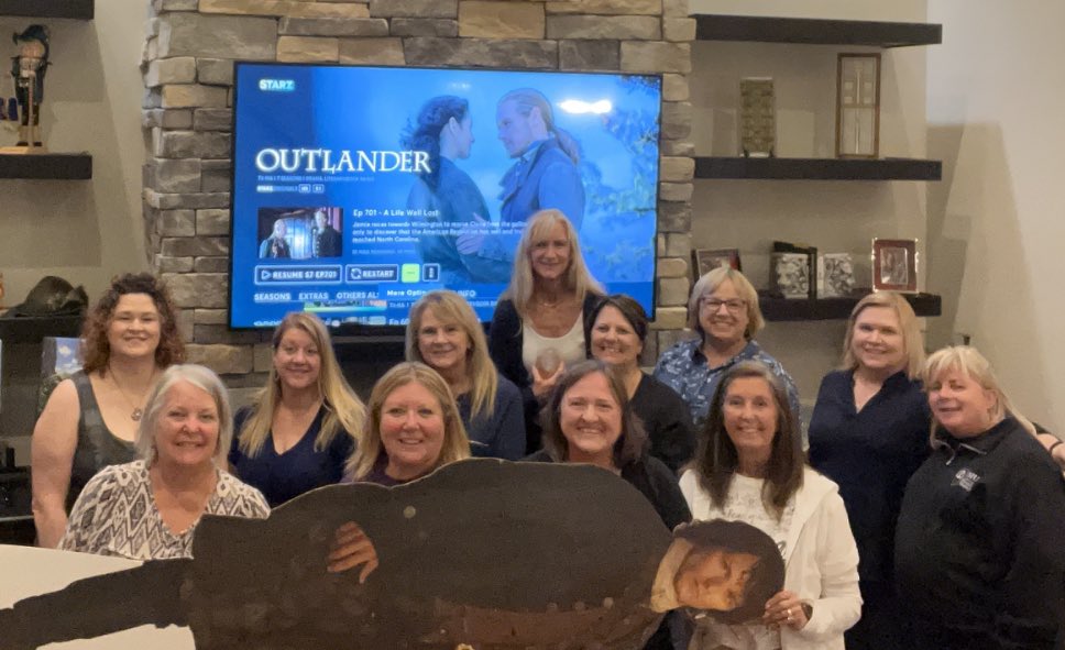 Outlander watch party with friends. Special guest JAMMF🏴󠁧󠁢󠁳󠁣󠁴󠁿🏴󠁧󠁢󠁳󠁣󠁴󠁿🏴󠁧󠁢󠁳󠁣󠁴󠁿@SamHeughan @Outlander_STARZ