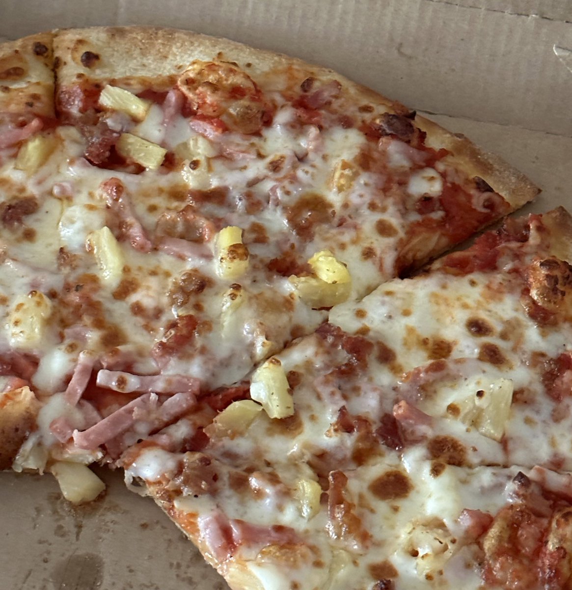 TylerJRoney's tweet photo. Semi monthly reminder that pineapple belongs on pizza. 😍 https://t.co/L0tk6Qbt1m
