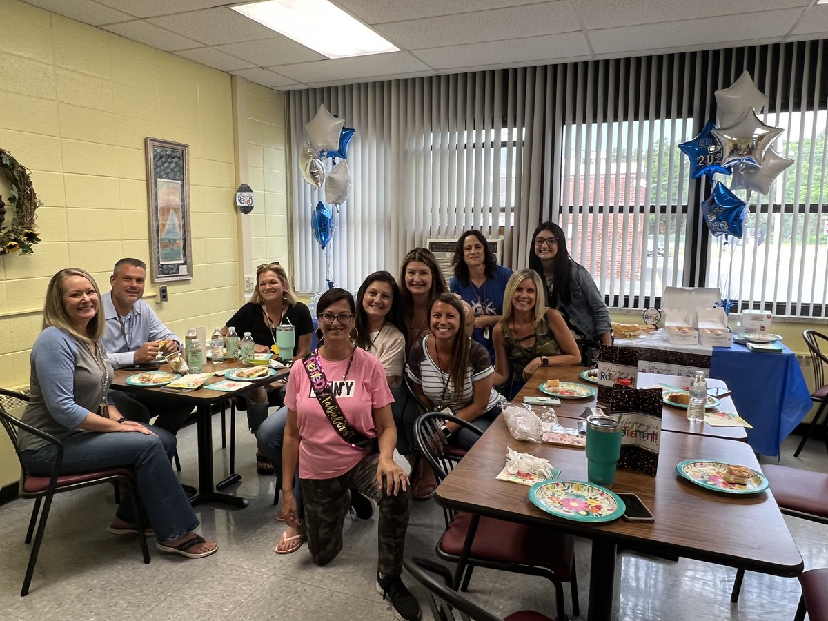 kwitt25's tweet photo. Thank you to our amazing PTO for an amazing year! Congratulations to our retirees! @HowellTwpRamtwn @MrsBRamtown @MrsSassoon https://t.co/n5fIksuyRY