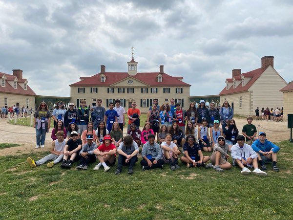 MrRileyReads's tweet photo. Jam-packed day 2 for the @HorningMiddle DC Trip. Mount Vernon, Capitol Hill, The Library of Congress, The Supreme Court, The White House, and a “Ghost” Tour of Alexandria to end the evening. Staying busy! https://t.co/doAZBCg50U