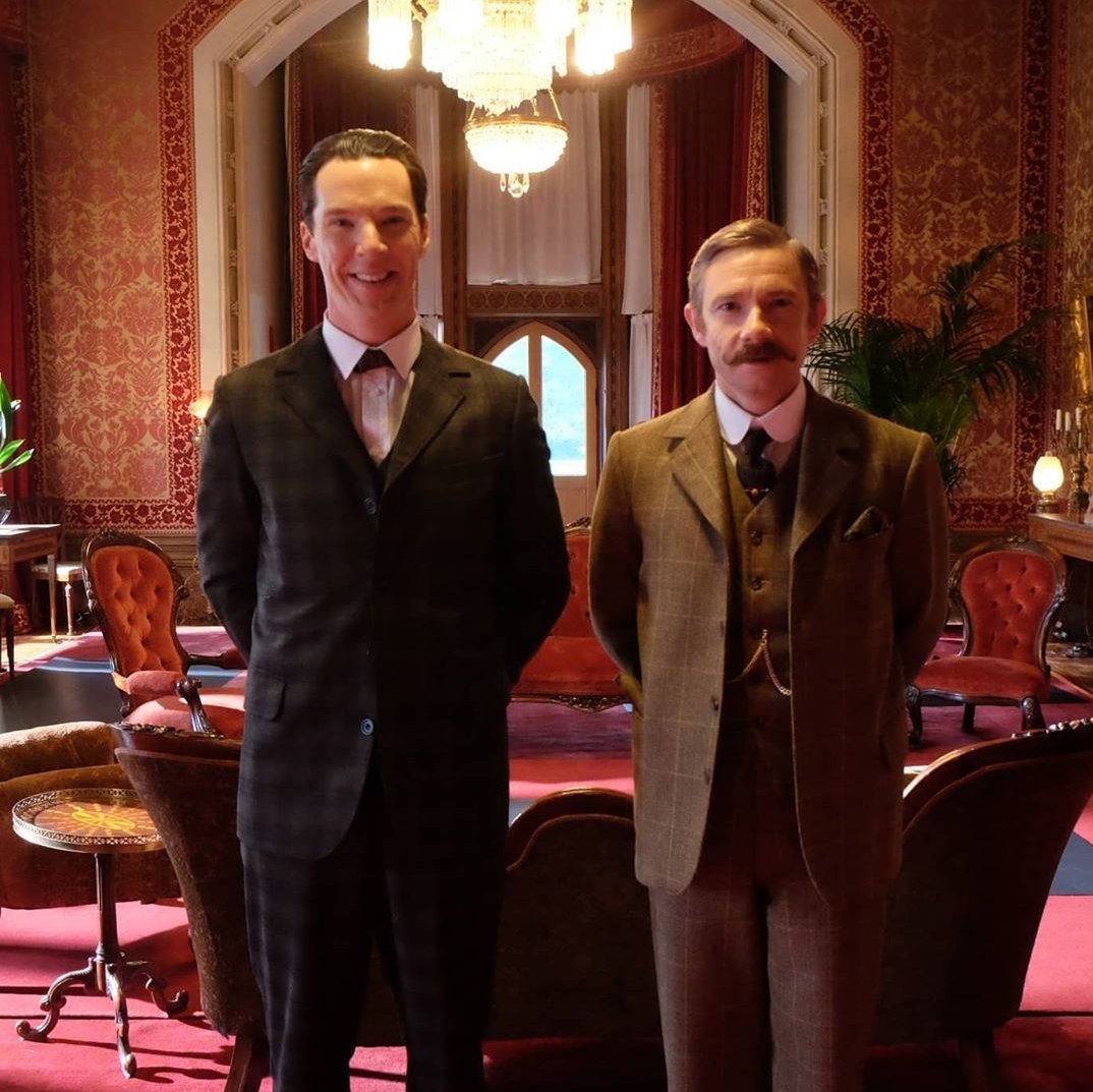 dmellieon's tweet photo. #RedBatch in a red room https://t.co/6TMP4DtG2y