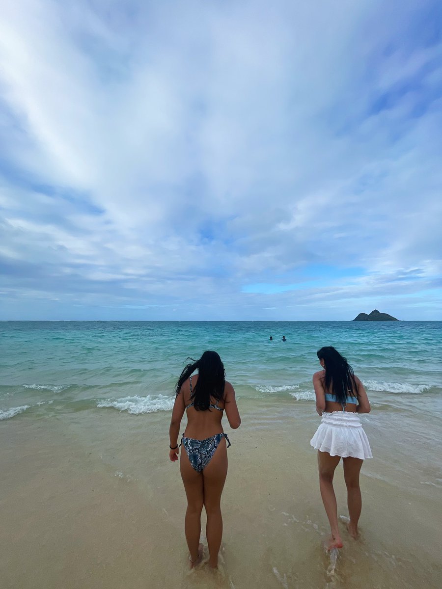 hulamari's tweet photo. Reminising on the blue waters &amp; missing my island girlies 🥺🌊💙 https://t.co/Aw3FvBIgix