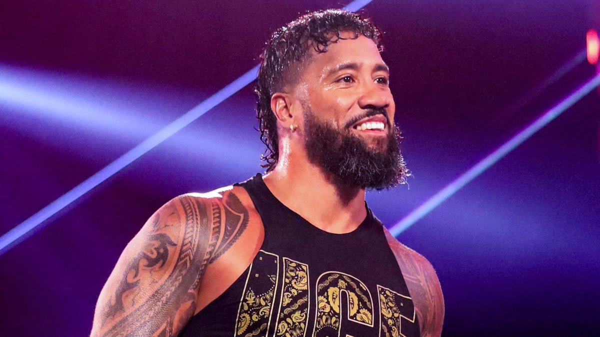 johndauria6's tweet photo. After tonight i think there should be no debate about it, Jey Uso should be the one to dethrone Roman Reigns. #Smackdown https://t.co/aaRW3nrLnc