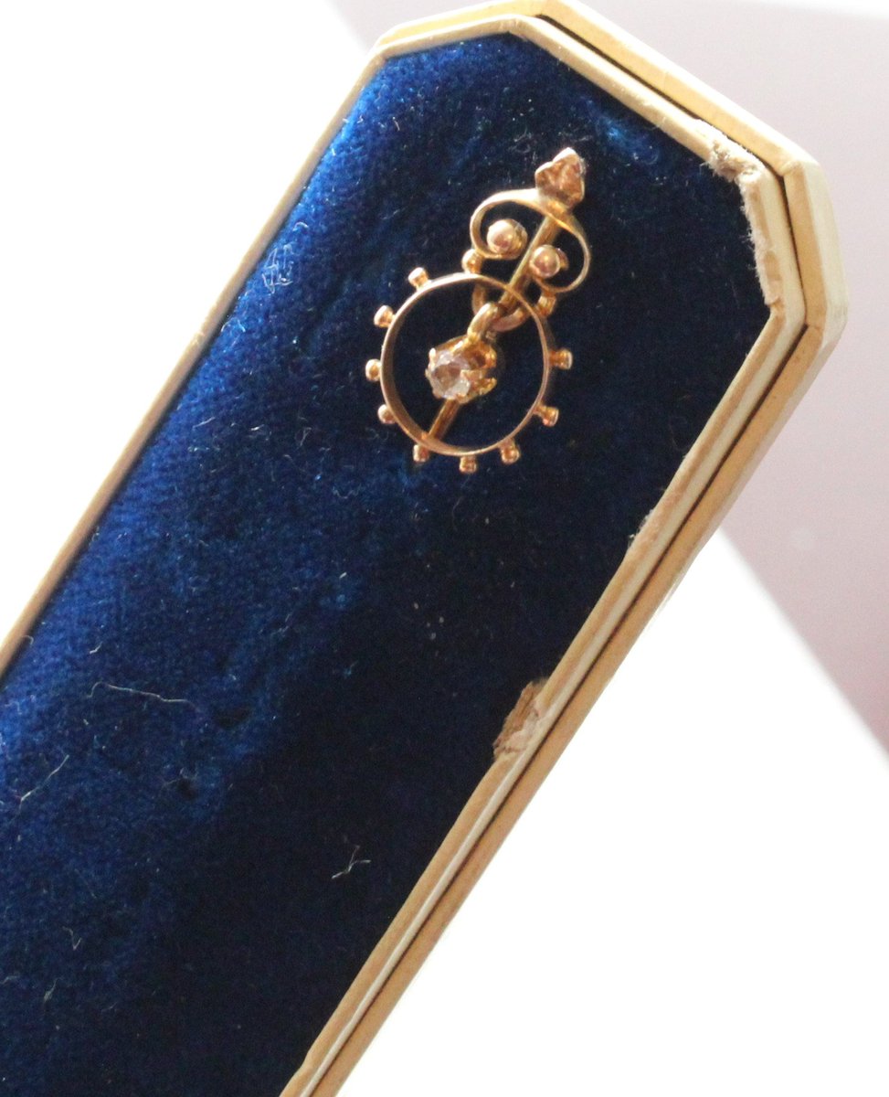 deniboardman's tweet image. Arts &amp;amp; Crafts Stick Pin Small Diamond Dangle 10K Top with Gold Filled Stem Vintage etsy.me/3p1aNzL #artsandcrafts #stickpin #diamond #10K #yellowgold #unisexjewelry #giftforher #vintagejewelry #cutterstone #etsy #vintagejewelry