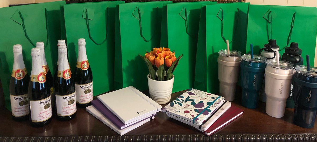 Celebrated Day 5 of #EAW  <a href="/TD/">Thomas Donnelly</a> with my team in Three Hills. A great way to start the day ... and end the week ... by letting them know that they are truly appreciated!  I am blessed.
<a href="/AGrandinetti_TD/">Ashley Grandinetti</a>
<a href="/RussAnderson99/">RussAnderson</a>
<a href="/robghazal/">Robert Ghazal</a>