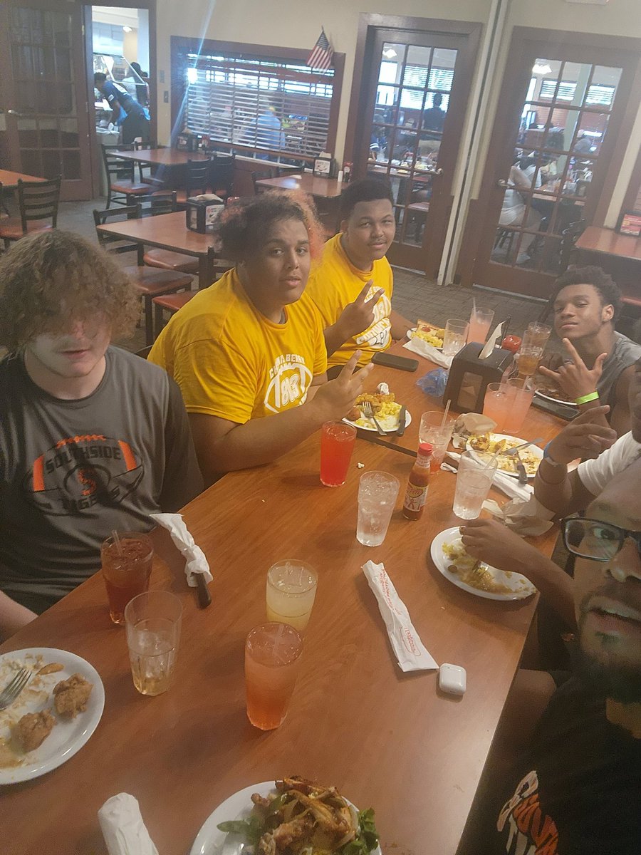 Just wanted to say thank for @GoTigers_BC and @CoachLoperBC for inviting us to camp. Our Tigers enjoyed it and the message from @coachberry77. #DIGDEEP We also enjoy our time bonding at @goldencorral after camp was over. #2023summercamp #CELL @SHS_Athletics_ @SHSouthside