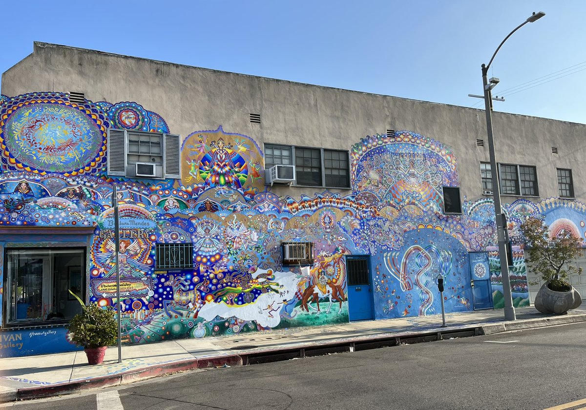 ArtByMendes's tweet photo. More Mural❣️
#mural, #lamural, #muralrestoration, #careerwoman, (IG: @melodycaudill) #womanmuralist https://t.co/fZujakYfJR