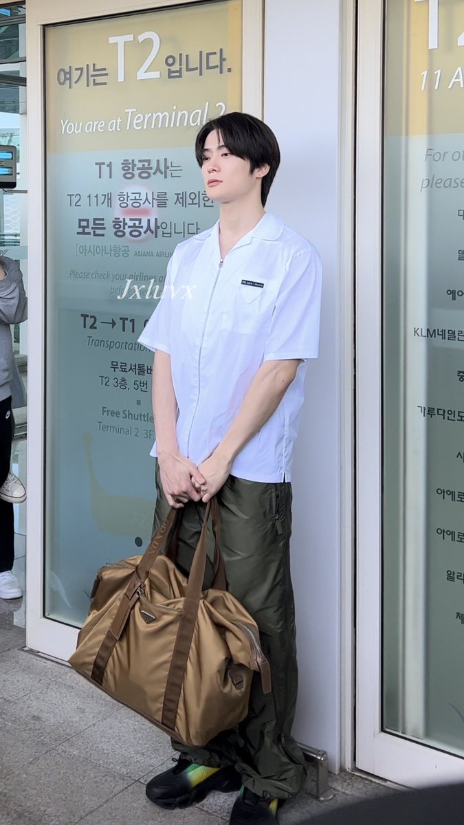 ชอบจังเลย คอสตูมแบบหล่อคลีน หล่อแบบไม่ต้องมีอะไรมาก คนหล่อใส่อะไรก็หล่ออยู่ดี 

#JaehyunForMFW