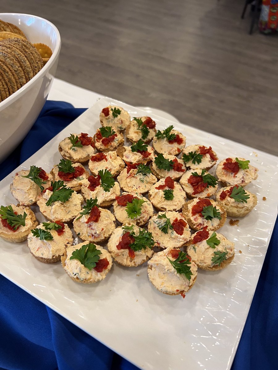 apuliacatering's tweet photo. Elk Island Public Schools in @Cityfortsask #FortSaskRecDCC #Leduc  #yeg #catering #yegfood #shpkfood  #fortsask @CompanyLunch #bbq #caterer #supportlocal  #yegfood #FortSaskatchewan  @FortSaskRec @DowCentennialCentre #Wedding #FortSaskInformed https://t.co/ZeGP7tE6Eq