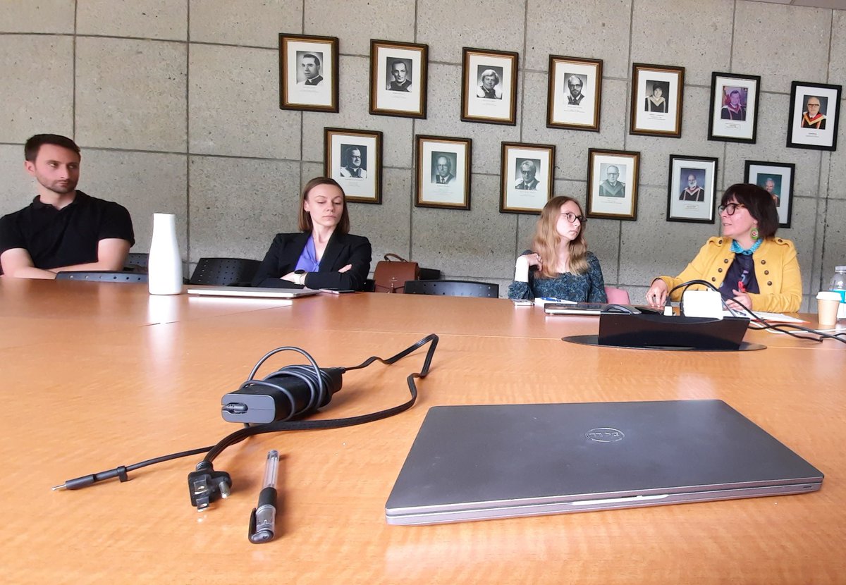 Ce fût un après-midi des échanges enrichissants à la FSÉ dans le cadre du séminaire "Une approche historico-culturelle de l'activité #CHAT pour analyser les enjeux du numérique en éducation" <a href="/margaridaromero/">Margarida ROMERO 🤓 #PPai6 #creacube</a> <a href="/luzelenaher/">Luz Elena Hernandez</a> <a href="/gdumouchel/">Gabriel Dumouchel, Ph.D.</a> <a href="/SylvieBarma/">Prof. Sylvie Barma</a> <a href="/KamgaRaoul2/">Raoul Kamga</a>