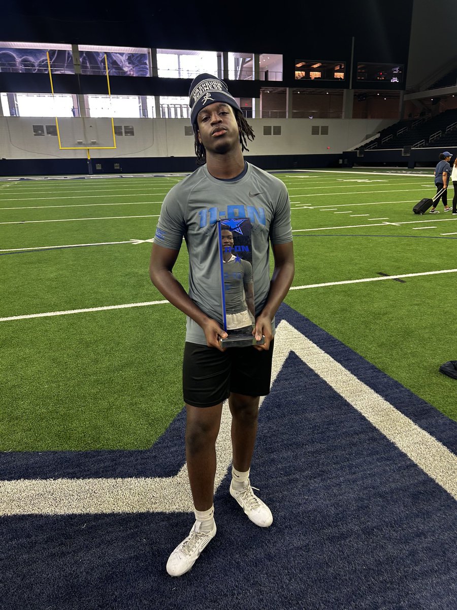 velasquezcoach's tweet photo. #Nike 11-ON Team MVP, Tamarion Crochett @BamtheVillian is a GAME CHANGER. 
6’5 / 205 👀 #QB1
#IAm #THIS https://t.co/JolGtxZEpg