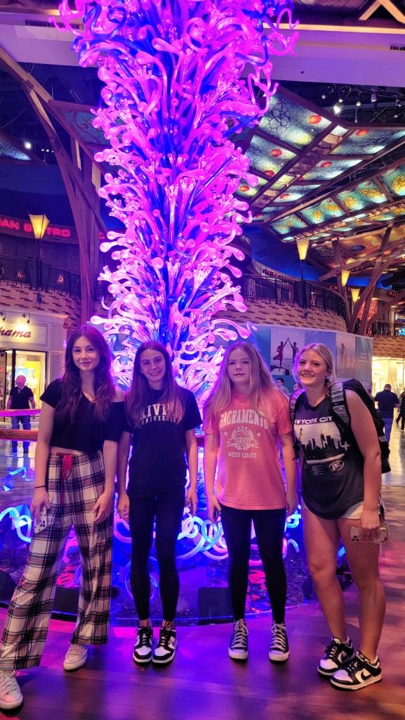 BDS 8th checking out Mohegan tonight before the vertical hoops tourney tomorrow! ⁦<a href="/BDS_Basketball/">BDS Basketball</a>⁩ ⁦<a href="/NEStormBball/">New England Storm</a>⁩