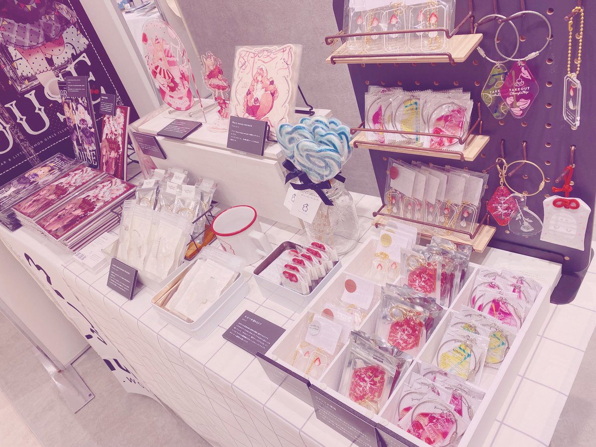 【告知】
新宿マルイANNEXで開催中の #MCM3
来週6/21-6/25に出展します🎉
スペースはB-10です🅱️
🩵青ばらブーケアクキー 【再販】
🤍cream charm【追加生産】
🌸さくらブルーミングアクキー【準新作】
久しぶりの青ばら再生産🌟
お花屋さんの装いで参加しようと思います🌷