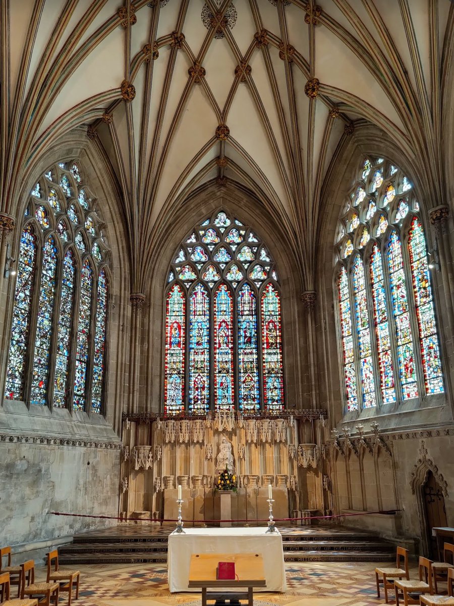 Wells Cathedral. Objective beauty. Sleep well my friends. 
Thank you to all of my subscribers.