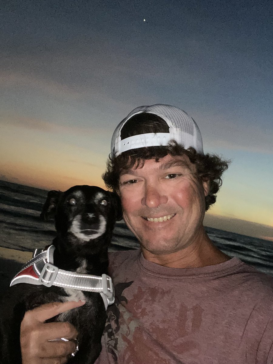 Cheers Family!!🍻🤙🐕🏝️ #beachlife  #mydog